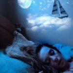 Девушка спит и видит сон
