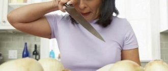 Why does onion sting your eyes? Why do your eyes water when cutting onions and how to avoid it? 